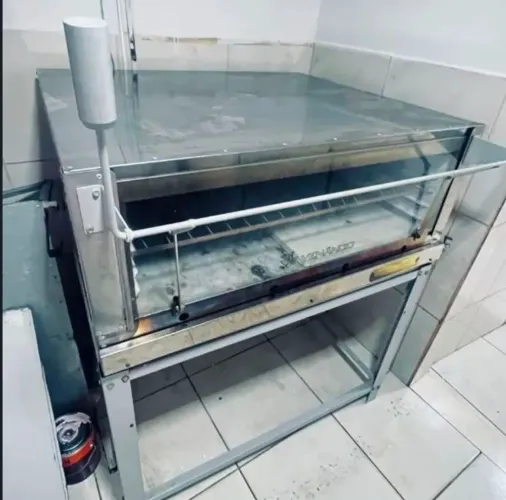 Forno a gás Venâncio duas prateleiras ideal para assadar pizzas salgados etc