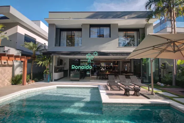 CASA EM CONDOMÍNIO RESIDENCIAL em BERTIOGA - SP, RIVIERA
