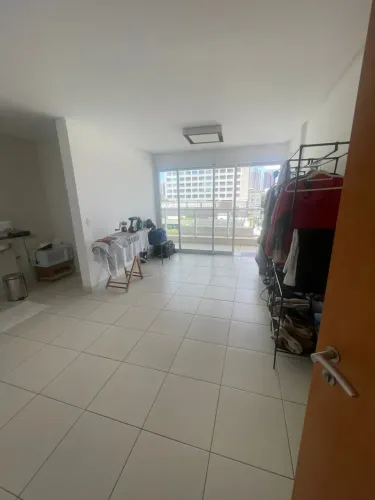 Flat no Condominio K Apartments. Com 1 quarto com suíte, 1 vaga de garagem