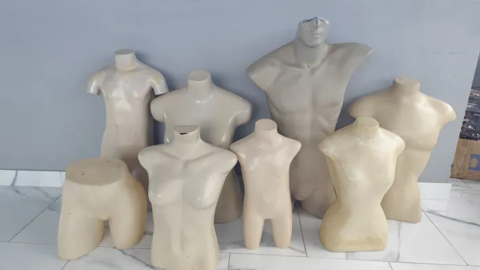 Vendo manequins para loja