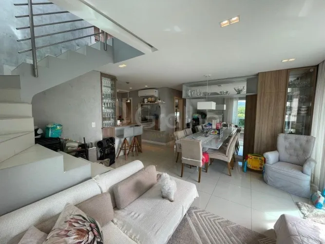 Cobertura Duplex de 382m² com 3 suítes na Agronômica