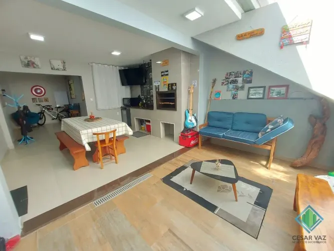 Casa comercial em excelente localização no bairro Capoeiras