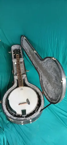 Banjo 5 cordas bluegrass Ressonator marca japonesa Aria 