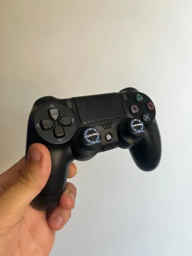 Controle PS4 ORIGINAL SONY + GRIP do GOD FOR WAR
