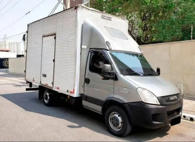 Iveco Daily 35s14 baú 2015