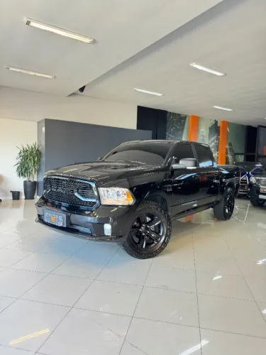 Ram Classic Laramie Night Edition 5.7 V8 16V Gasolina 4X4 Aut. 2022