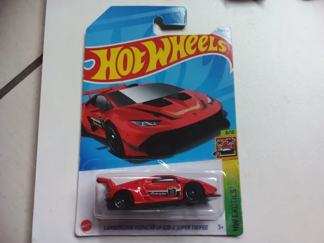 Miniatura Lamborghini Hot Wheels nova lacrada