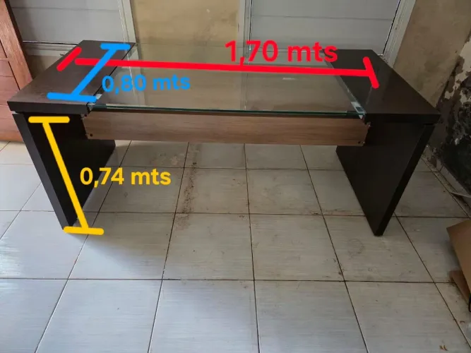Mesa de escritório de vidro usada