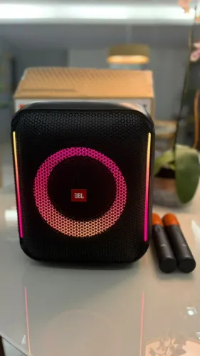 JBL PartyBox Encore com 2 microfones sem fio