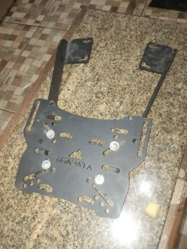 Suporte bagageiro baú de moto 