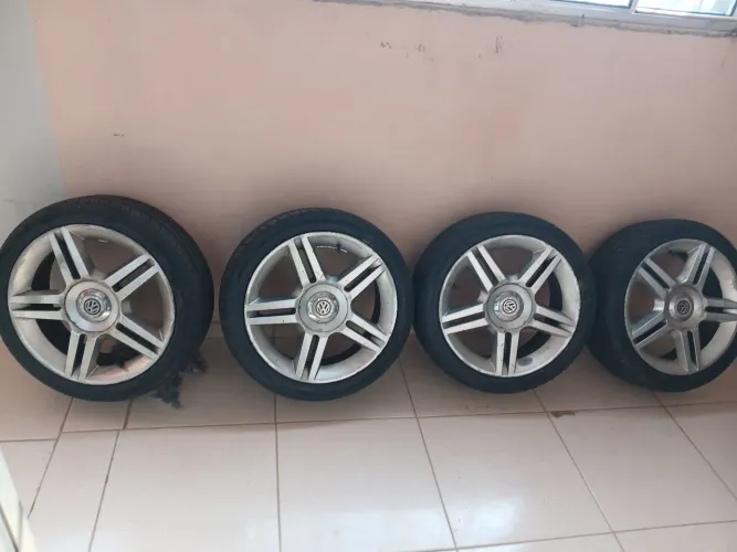 Roda multifuros aro 17 com pneus