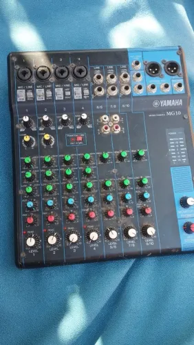 Mesa de som Yamaha mg-10 com fonte original 