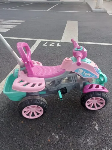 Quadriciclo infantil rosa Divido em até 12 vezes juros por conta do comprador