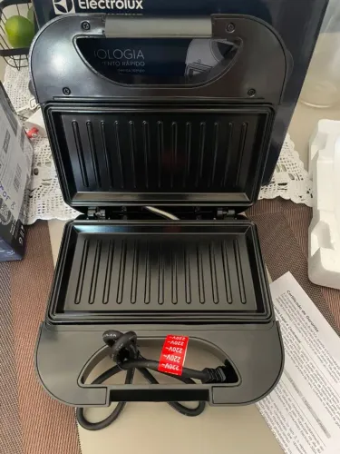 Vendo um liquidificador e uma torradeira ainda na caixa