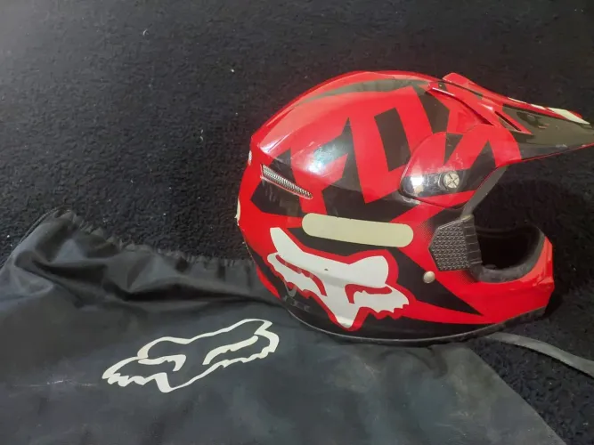 Capacete fox