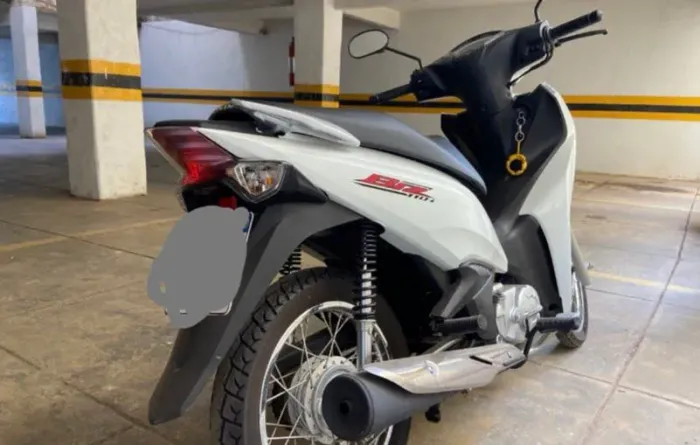 Honda Biz 110I 2023 Branca - Econômica, conservada e pronta pra rodar.