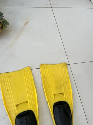 Barbatanas / Pés de Pato para Natação (Pares Azul e Amarelo) - Conservados
