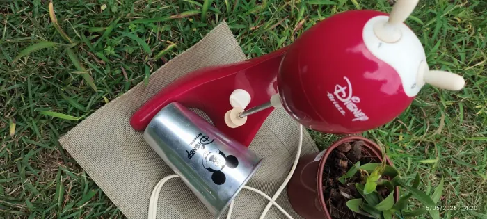 Máquina de shake, da Disney Ariete Misturador vermelho