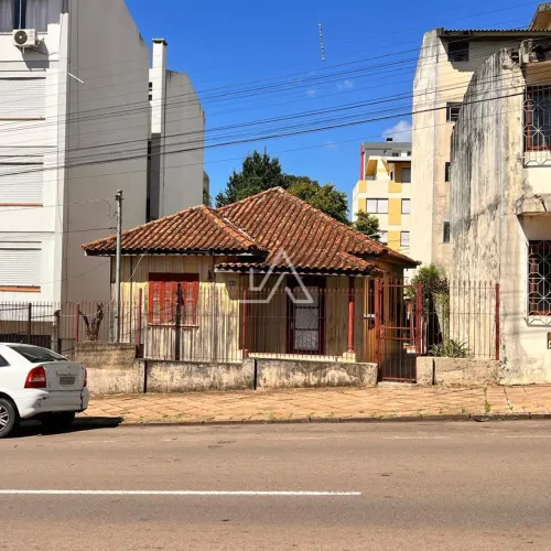 TERRENO COM DUAS FRENTES NO CENTRO