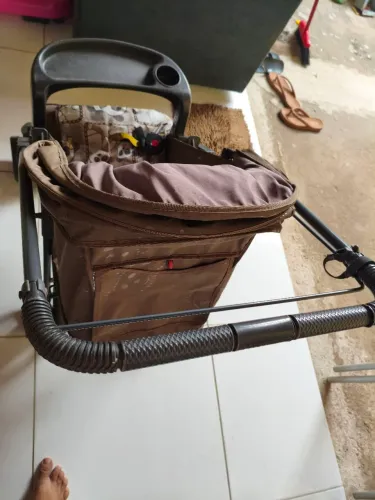 Carrinho de bebê + bebê conforto. 