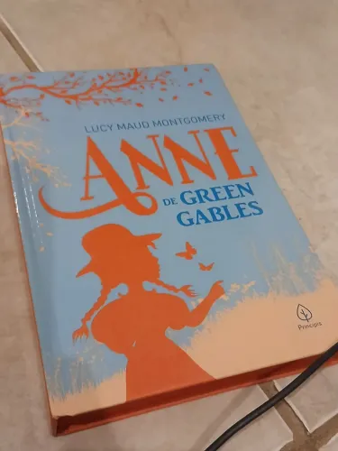 Livro Anne De Green Gables Capa Dura