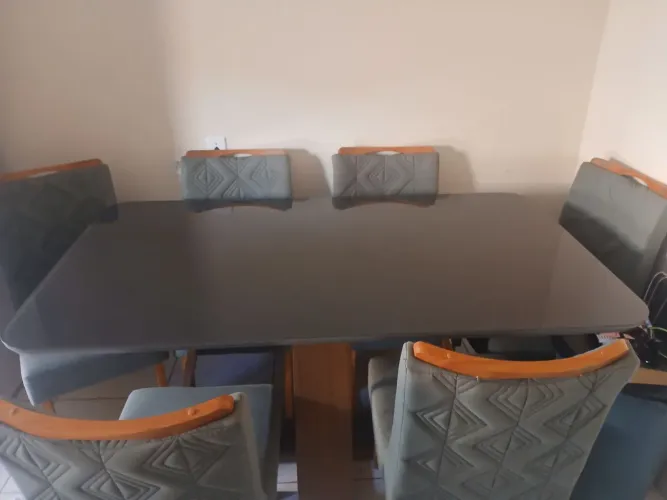 Vendo mesa 6 cadeira pes de madeira