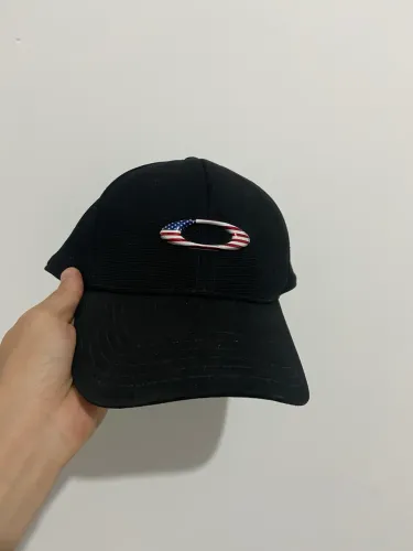 2 bonés oakley tincan