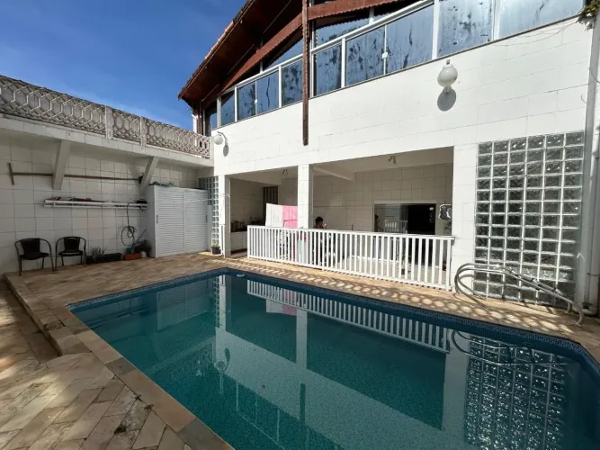 Casa à venda no Solemar em Praia Grande - SP
