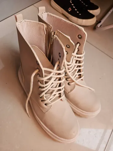 Bota linda, baratissima. PROMOÇÃO