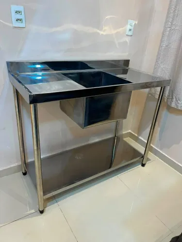 Bancada com cuba em inox 