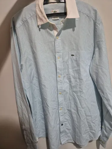camisa de manga longa Lacoste masculina em azul claro e branco <br>modelagem regular.