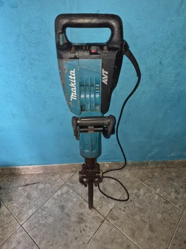 Martelo demolidor/rompedor Makita HM1317CB
