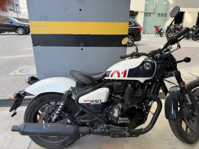 Royal Enfield ShotGun 650 Stencil White novíssima