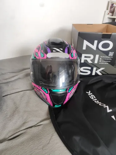 Capacete Norisk fechado