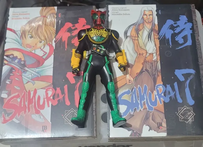 SAMURAI 7 MANGÁ VOLUMES 1 & 2 + KAMEN RIDER ZI-O BONECO