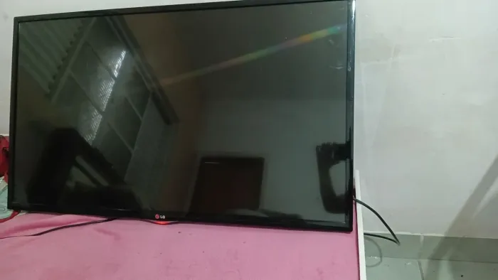 Vendo T.V L.G 42 Pol.Ótimo Estado, pouco usada.450,00 via pix.