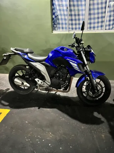 FZ25 