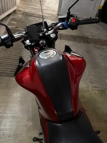 Vendo uma moto toda em dia ipva pago