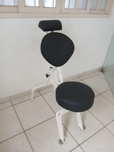 Cadeira dobrável para desing de sobrancelhas