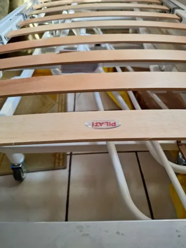 Cama hospitalar , com elevação, acompanga colchão, colchão pneumático, mais conforto.