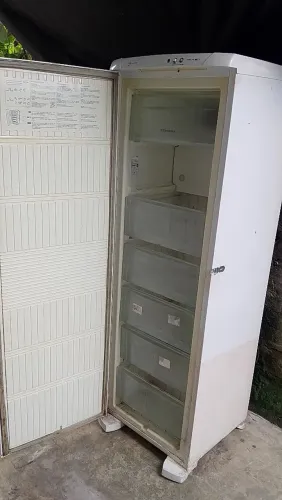 Vende-se o freezer