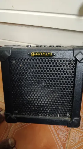 Caixa amplificada Giannini mini guitar g6