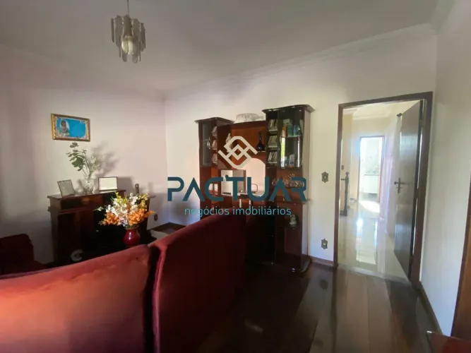 Linda casa totalmente mobilhada, lazer, espaço e segurança.