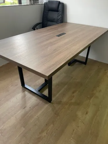 MESA REUNIAO PE RETANGULAR 40MM COM CAIXA PASSA FIO LOJA IKONOFFICE 