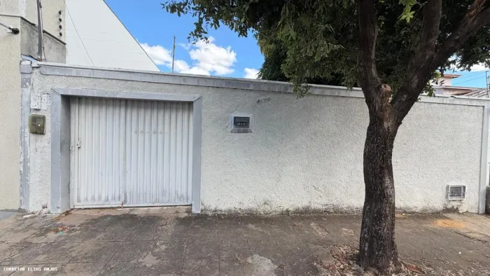 Casa para Venda em Guanambi, Bela Vista, 2 dormitórios, 1 banheiro, 4 vagas