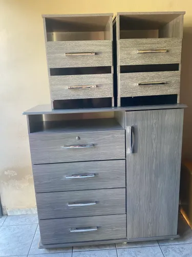 1 cômoda e 2 criados, kit semi-novo completo no precinho!