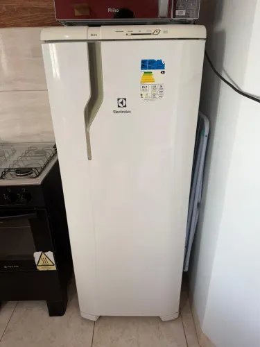 GELADEIRA ELECTROLUX 240L