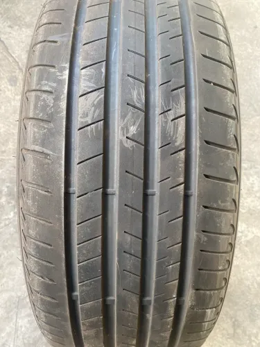 Pneu 245/40/21 semi novo