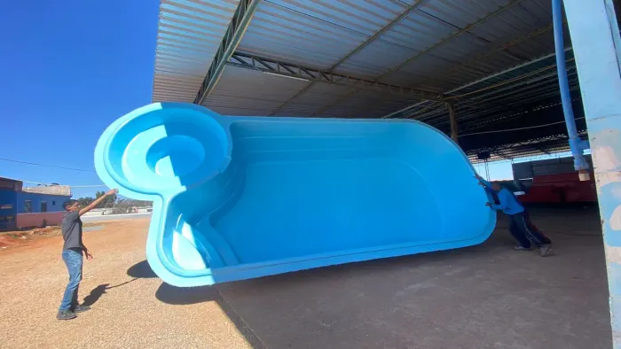 Piscina de fibra Zeus com hidro + bomba de hidro inclusa 