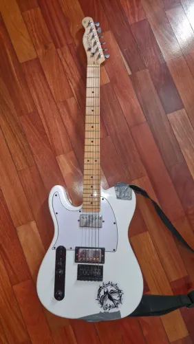 Guitarra canhoto fender
